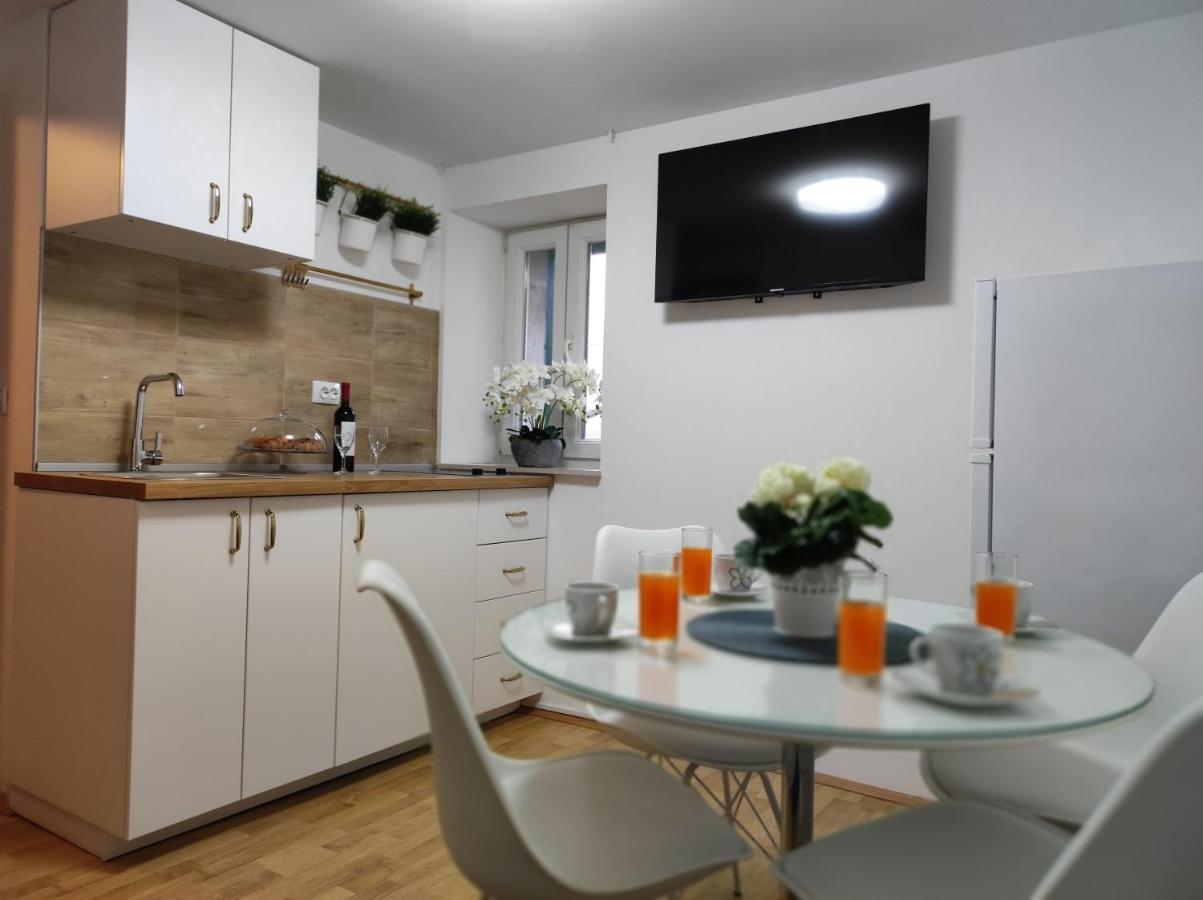 Stone House Lovric Apartman Kaštela Kültér fotó