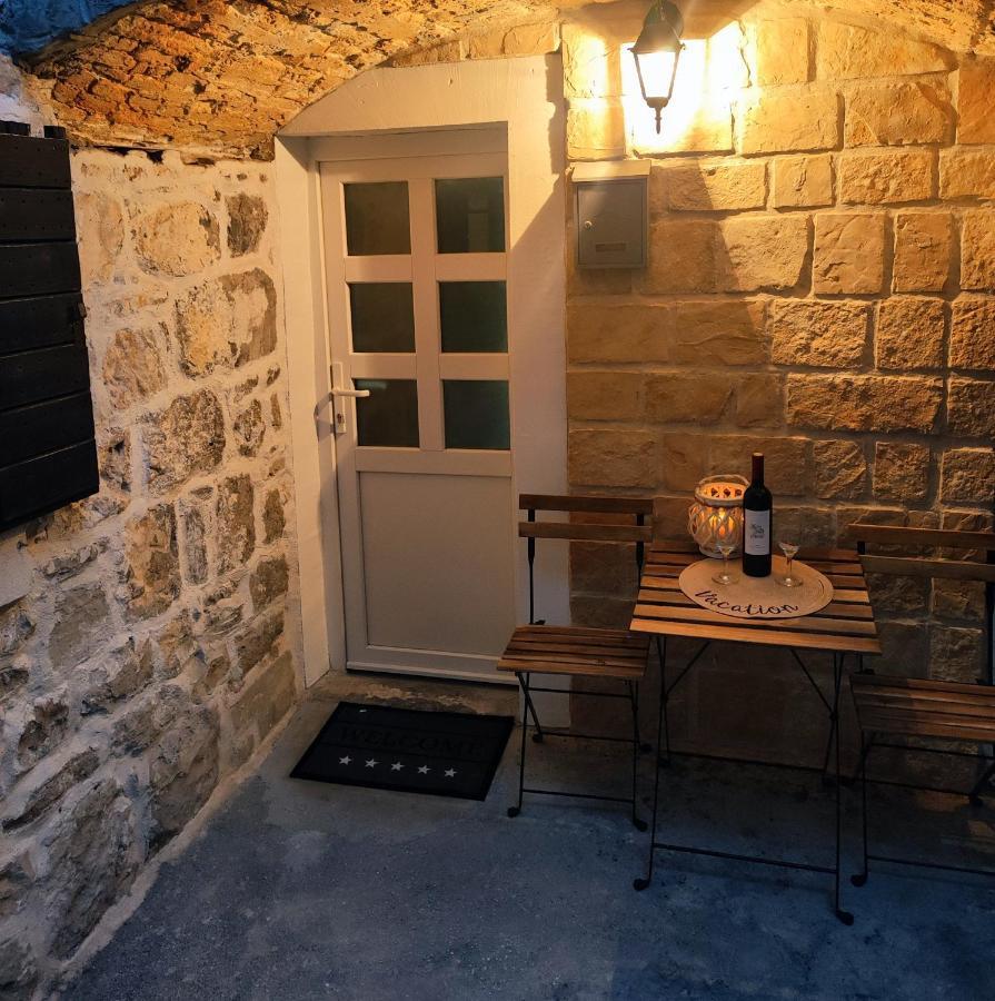 Stone House Lovric Apartman Kaštela Kültér fotó
