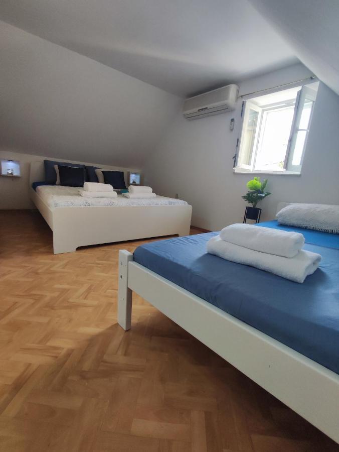 Stone House Lovric Apartman Kaštela Kültér fotó